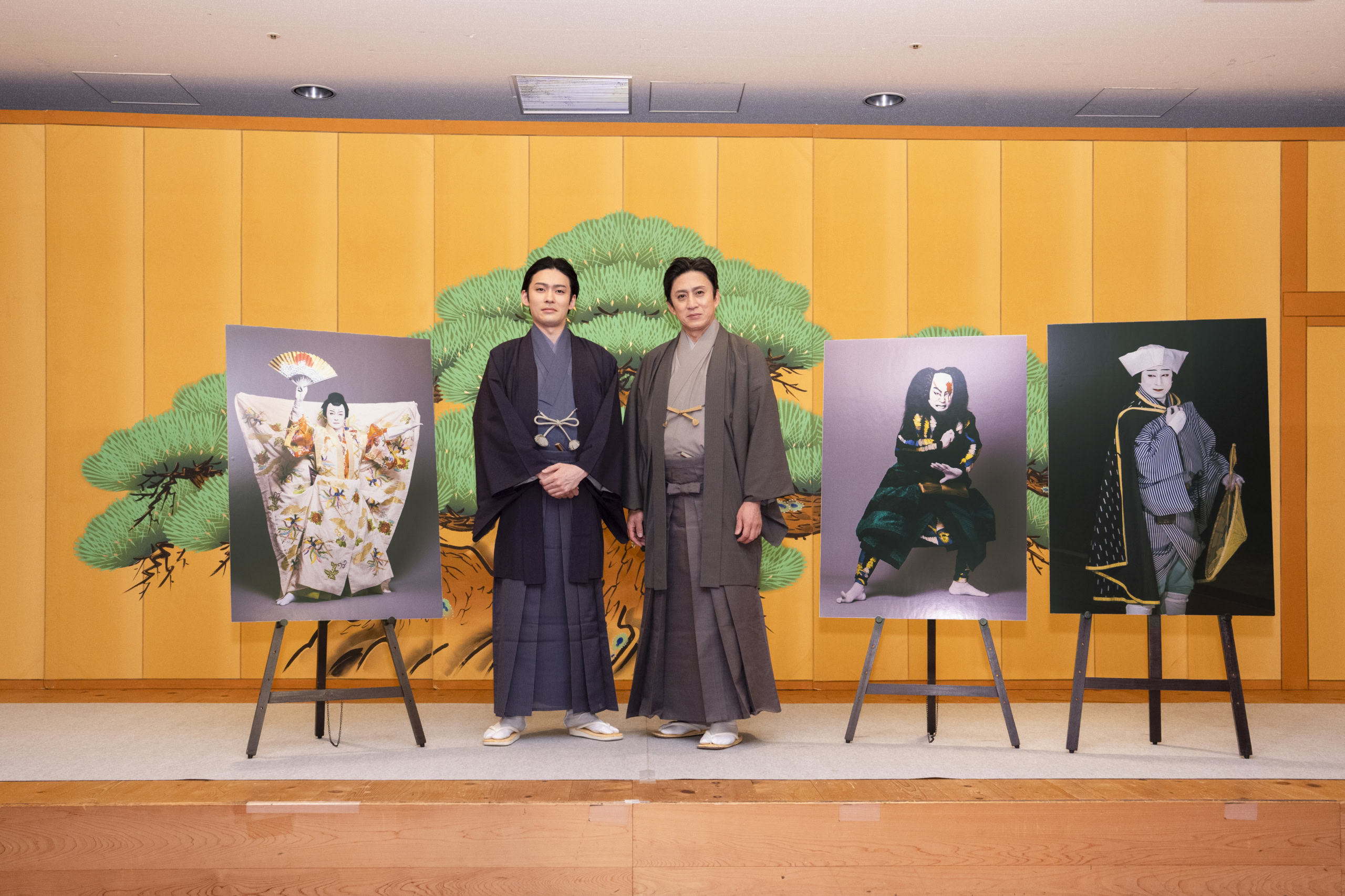 右から、松本幸四郎さん、市川染五郎さん