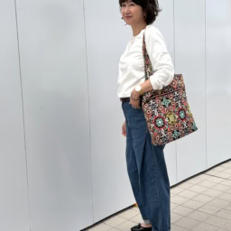 『Vera Bradley』のバッグをメインにしたシンプルなコーディネート