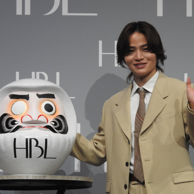 【60代の眉メイク】「髪型より大事!」菊池風磨さんが明かす、顔印象が劇的に変わるプロの自眉ケア