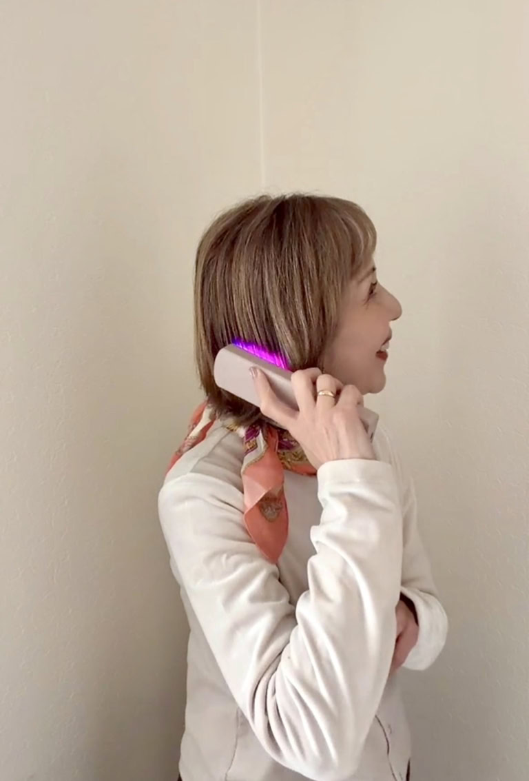 ブラシ型美顔器「ELEKI BRUSH＋」