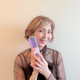 ブラシ型美顔器「ELEKI BRUSH＋」