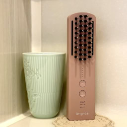 ブラシ型美顔器「ELEKI BRUSH＋」