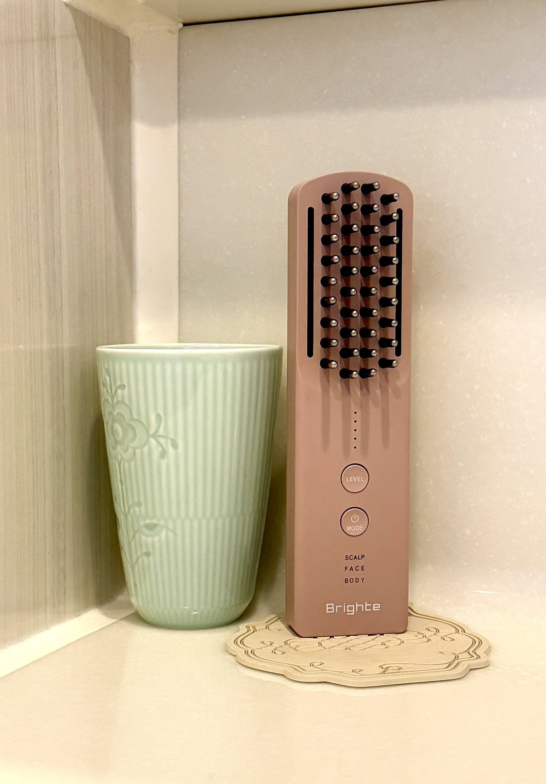 ブラシ型美顔器「ELEKI BRUSH＋」