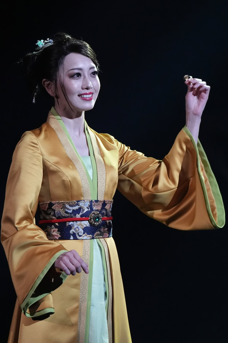 舞台『リア王』　次女リーガン役」：朝月希和さん