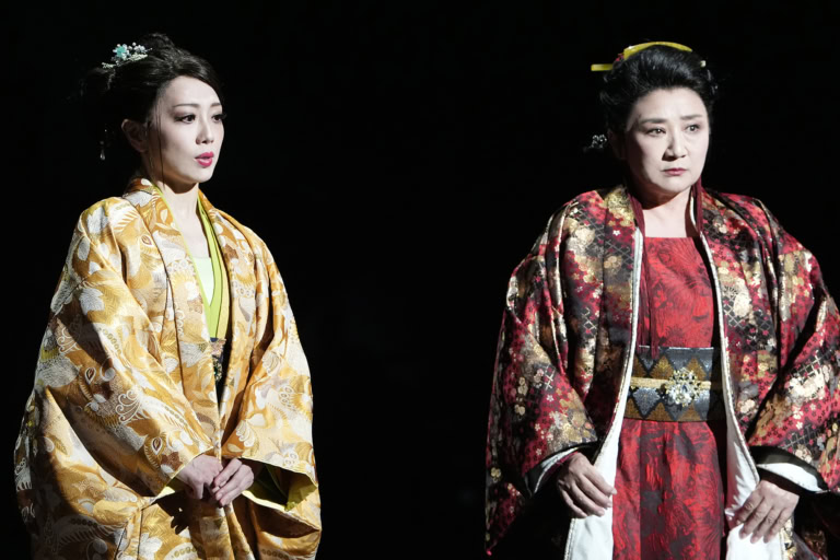 舞台『リア王』　リーガン役：朝月希和さん、ゴネリル約：松下由樹さん