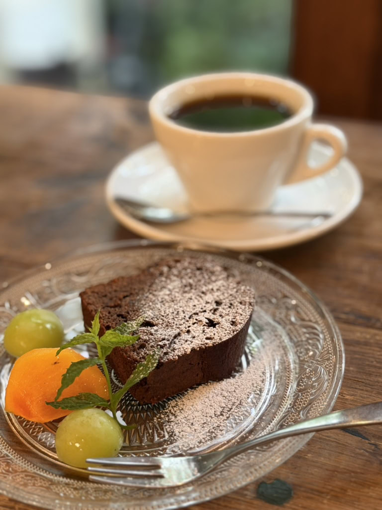 葉っぱの気持ち 森のカフェ_コーヒーとケーキをオーダー