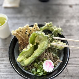 軽井沢コモングラウンズのお蕎麦屋さん『OSOBAR』の食事