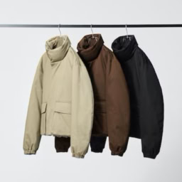 ハイブリッドダウンショートジャケット ￥12,900／ユニクロ ユー