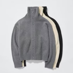 ラムスタンドカラーカーディガン　￥4,990／ユニクロ ユー