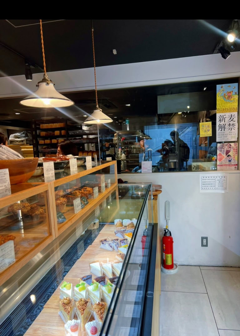 代々木八幡の人気ベーカリー「365日」の店内