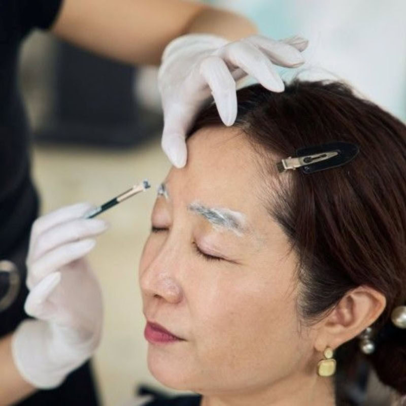 【60代の眉メイク】毛流れを整えて眉の正解を発見！話題の「HBL（眉サロン）」体験レポ
