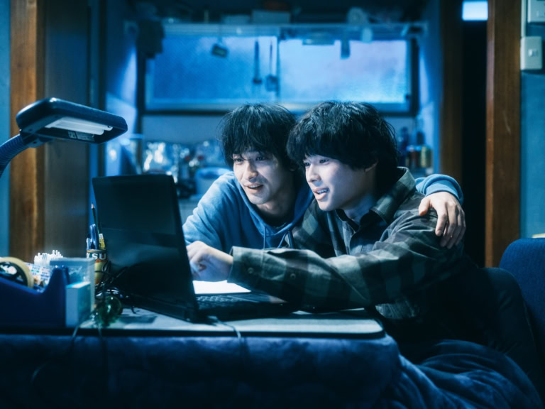 映画『汝、星のごとく』よりタッグを組んで漫画家を目指す櫂(横浜流星)と久住尚人(松村北斗)