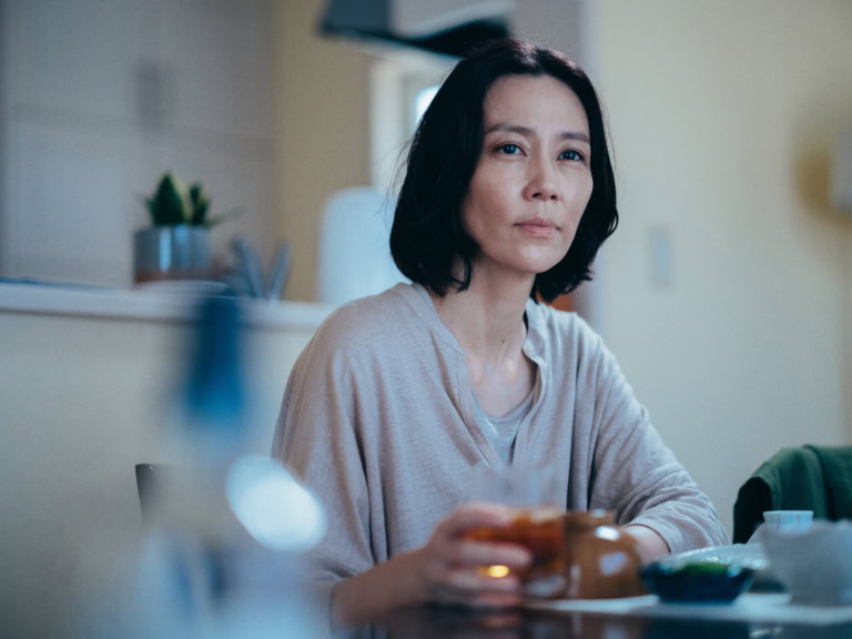 映画『汝、星のごとく』より井上志穂(木村佳乃)