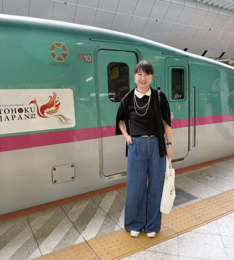 アンサンブル_UNIQLO、ワイドデニム_GU、スニーカー_adidas