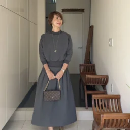 セットアップ／イキツケ、靴／ダイアナ、バッグ／ルイ･ヴィトン、ペンダント／イシス　