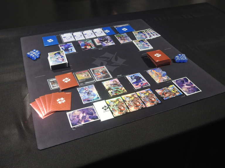 ビジュアルがかっこいい、かわいいカードがたくさんあり、コレクションをしていきながら、楽しんで対戦するのもおすすめ。