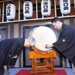 一番太鼓の儀　田中傳左衛門さん、中村勘九郎さん