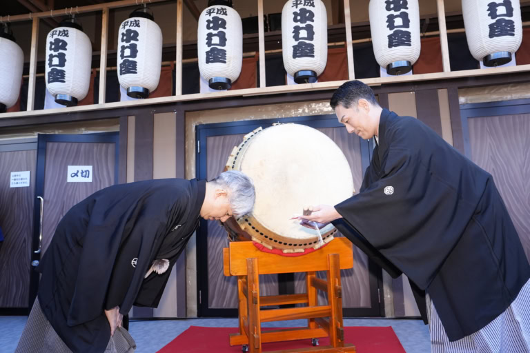 一番太鼓の儀 田中傳左衛門さん、中村勘九郎さん