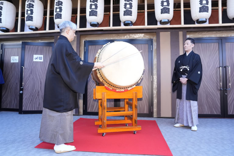 一番太鼓の儀 田中傳左衛門さん、中村勘九郎さん