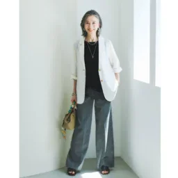 【第1位】【60代ファッション】秋のおしゃれにぴったり！まとうだけでパッと着映える、大人の重ね着のコツとは？