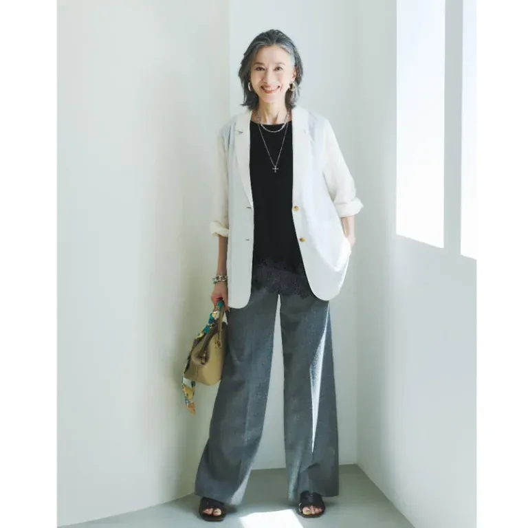【第1位】【60代ファッション】秋のおしゃれにぴったり!まとうだけでパッと着映える、大人の重ね着のコツとは?