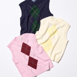 ウールカシミヤクルーネックベスト ¥3,990／ユニクロ