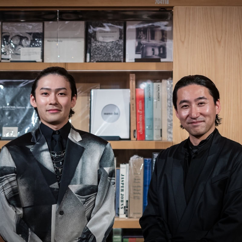 市川染五郎×中里唯馬が登壇！豪華写真集『HAMLET』発売記念トークイベントレポ！高所恐怖症の裏話も！市川染五郎が語る過酷で美しい「BLUE book」撮影の舞台裏【60代エンタメ】