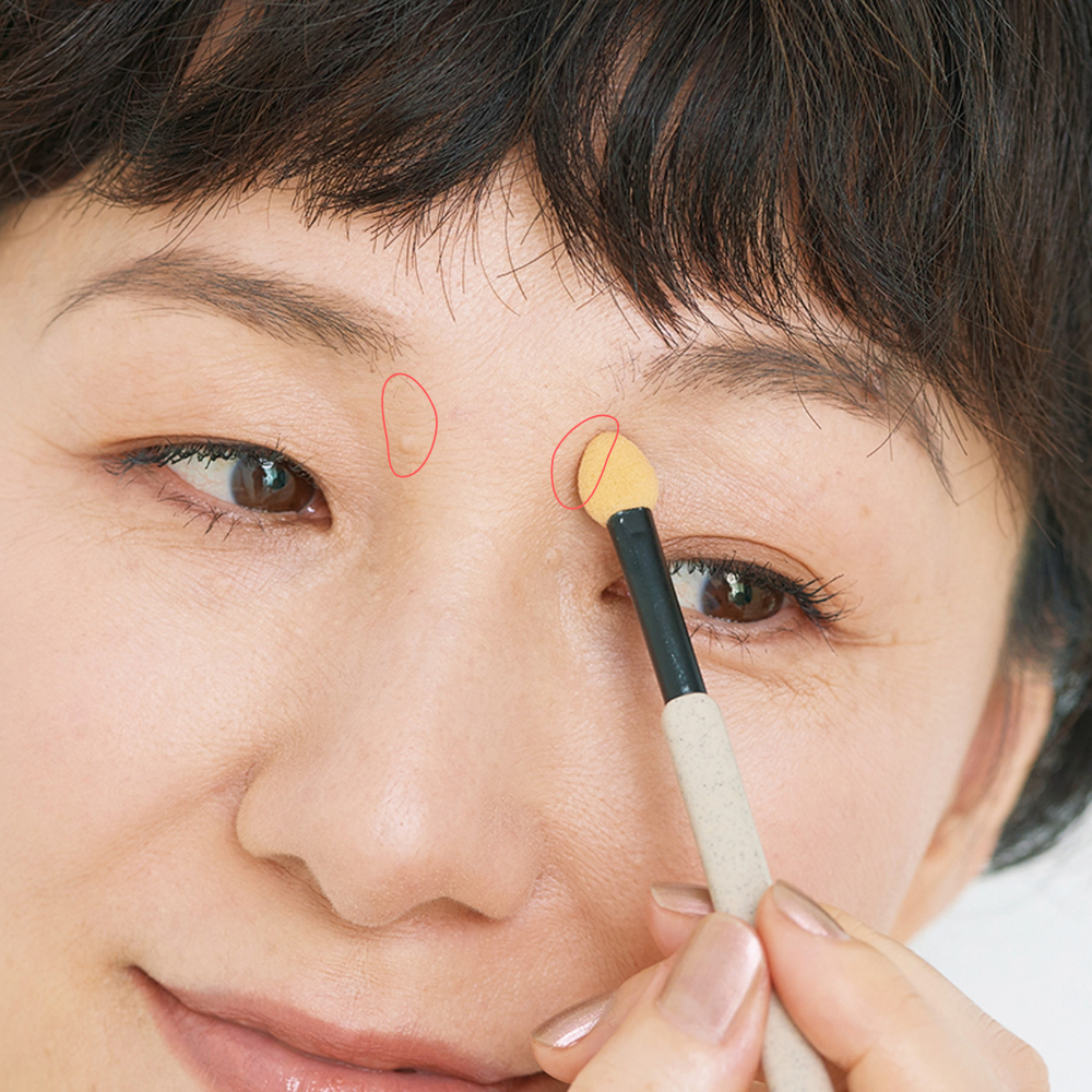《目元》目元のぼんやり感には目頭の延長にスッと