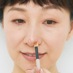 《鼻元》年齢とともに広がる鼻は小鼻の付け根にV字を描く